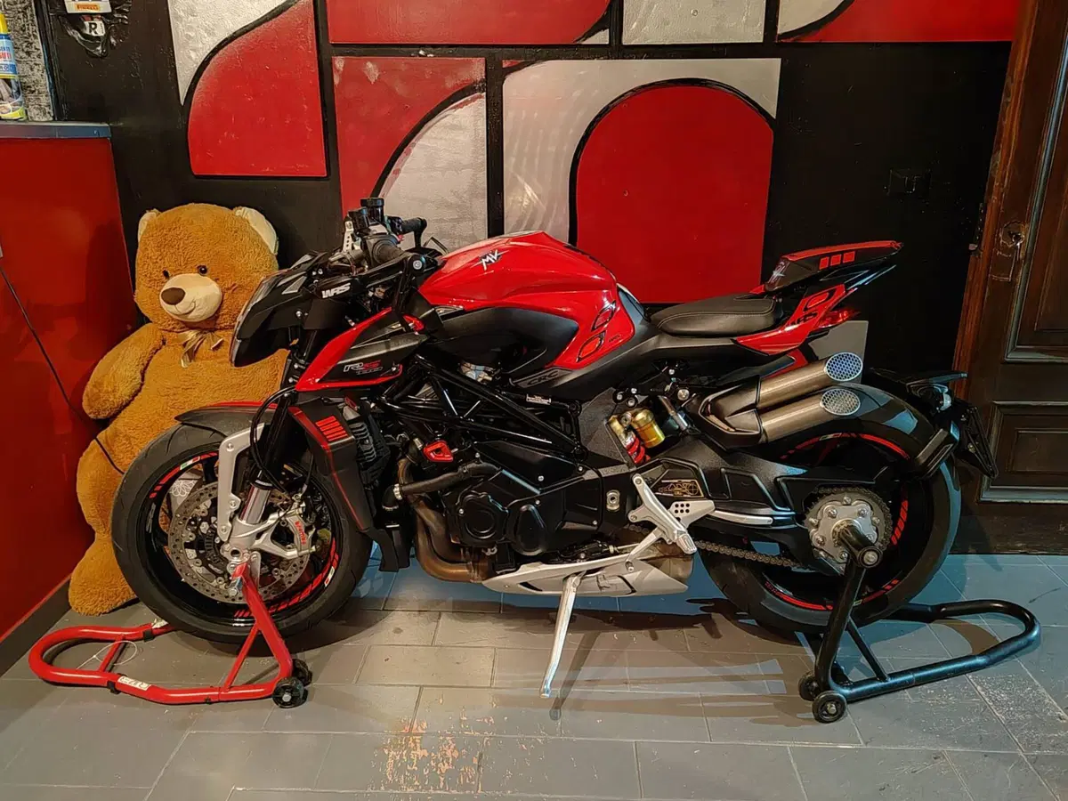 MV Agusta Brutale 1000 RS (2022 - 26) (2)