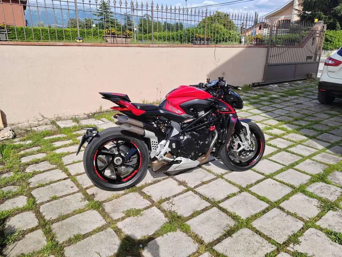 MV Agusta Brutale 1000 RS (2022 - 26) (7)