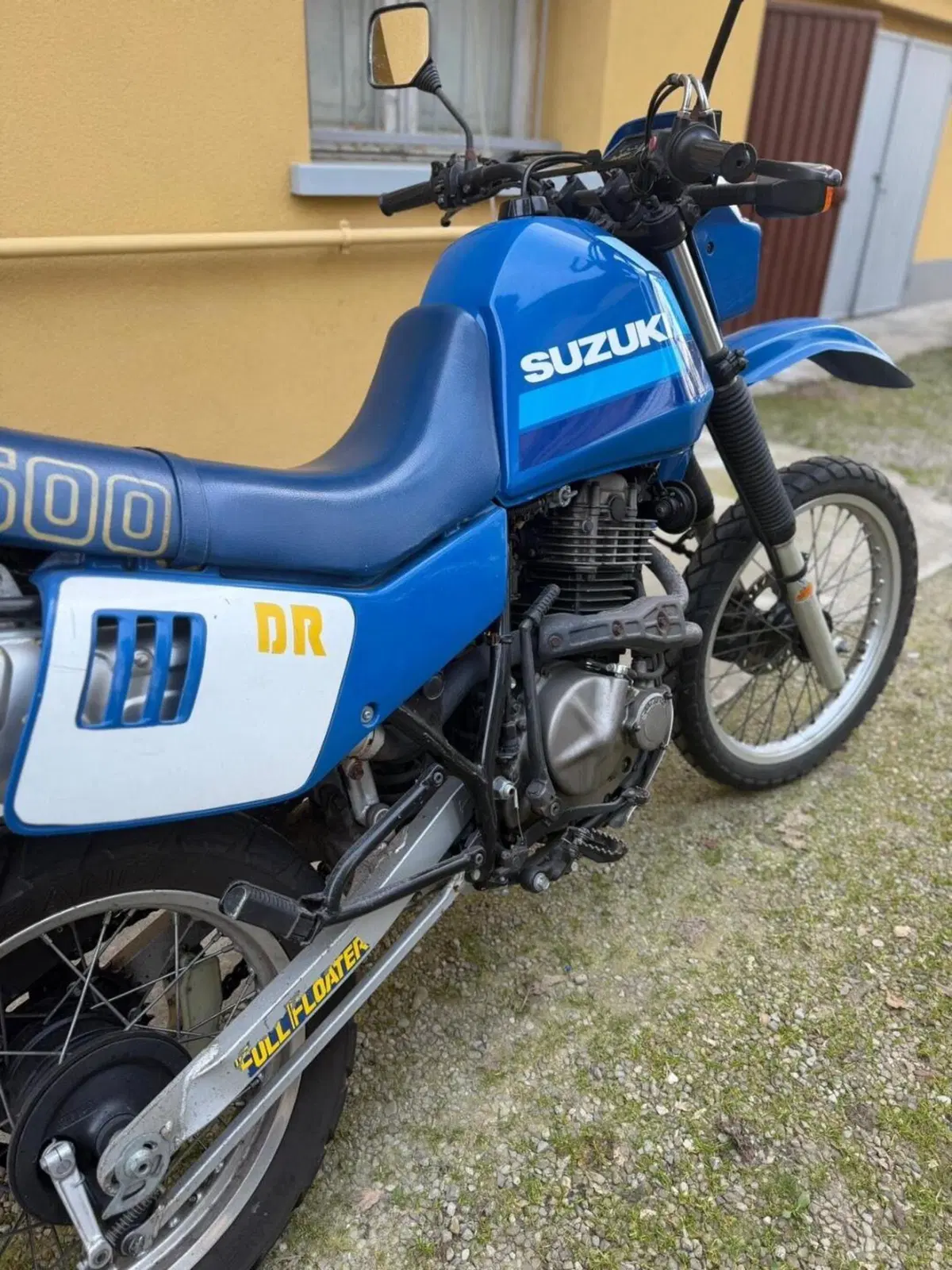Suzuki Dr 600 R (2)