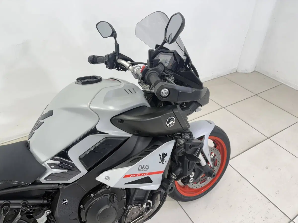 Yamaha MT-10 (2017 - 20) (8)