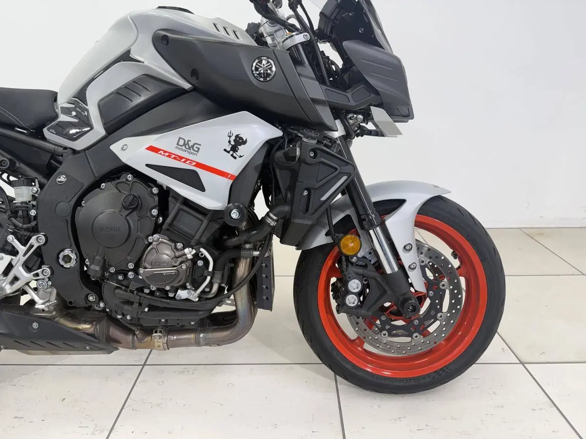 Yamaha MT-10 (2017 - 20) (10)