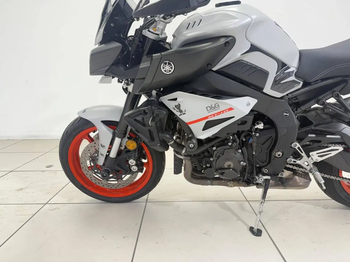 Yamaha MT-10 (2017 - 20) (11)