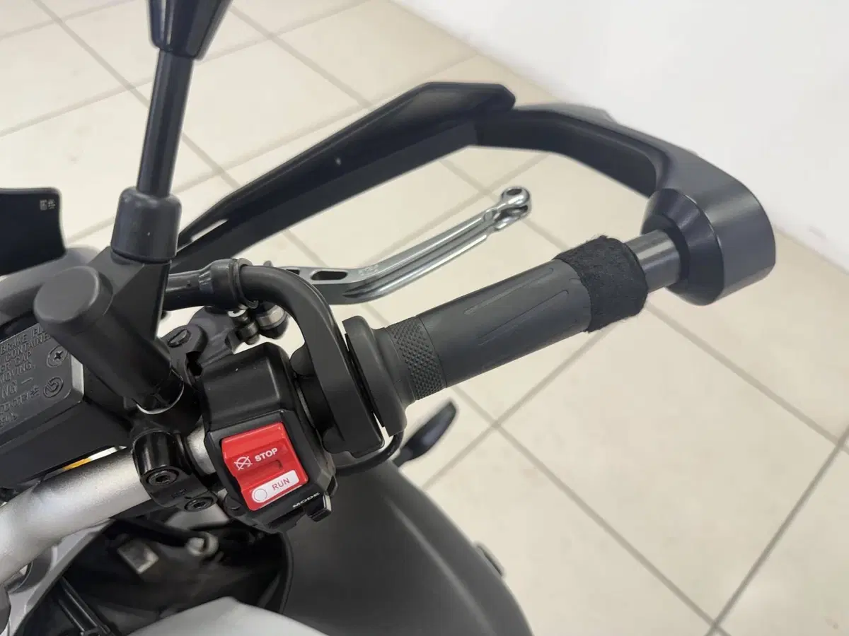 Yamaha MT-10 (2017 - 20) (13)