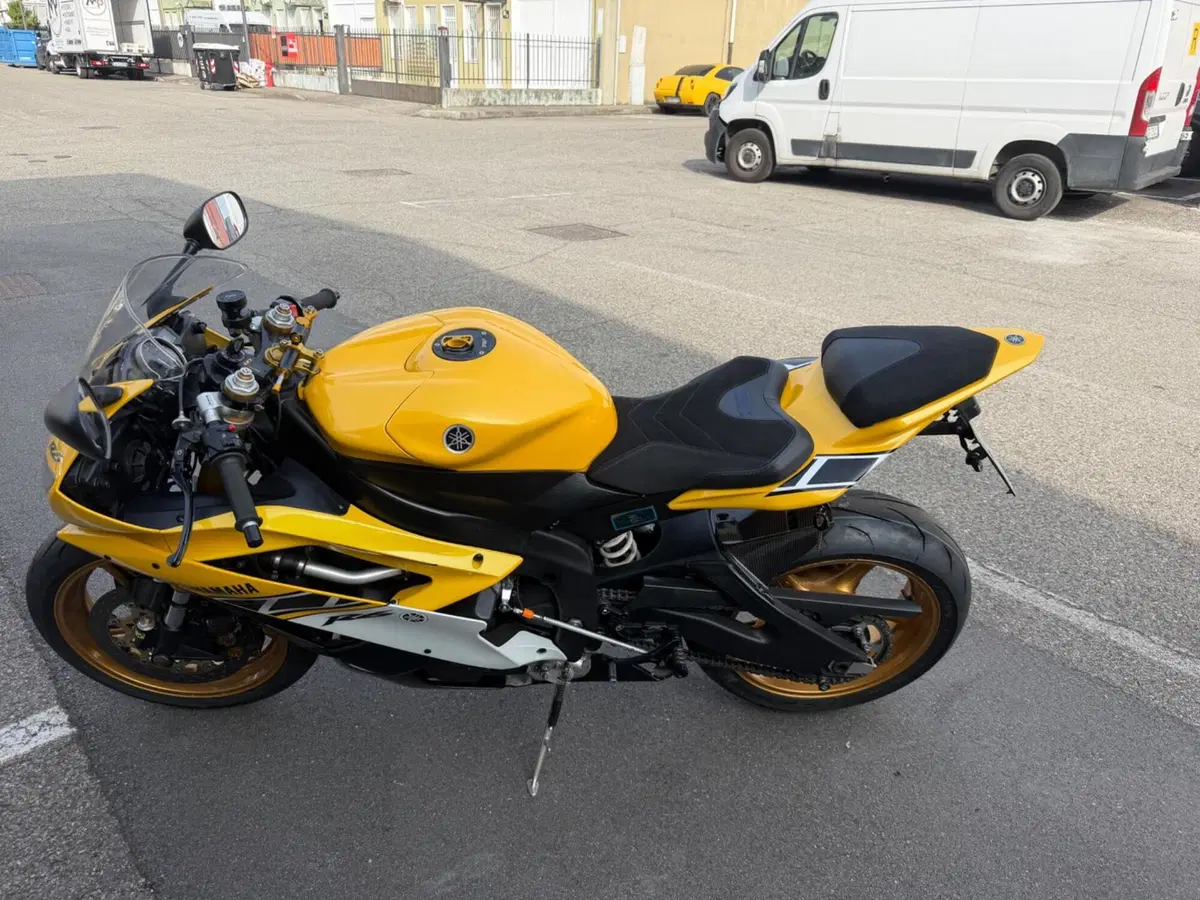 Yamaha YZF R6 (2006 - 07) (5)