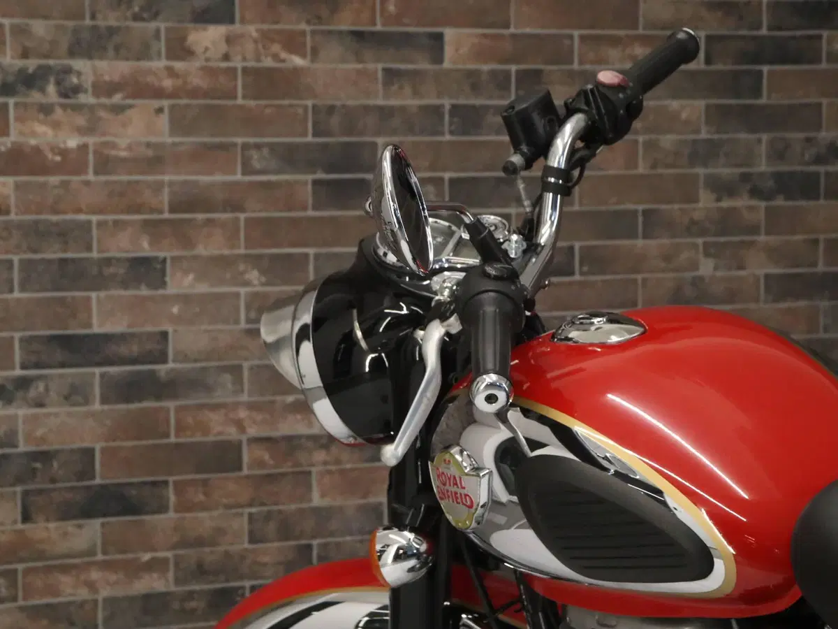 Royal Enfield Classic 350 (2021 - 26) (9)