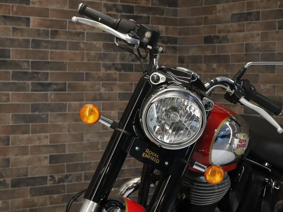Royal Enfield Classic 350 (2021 - 26) (11)