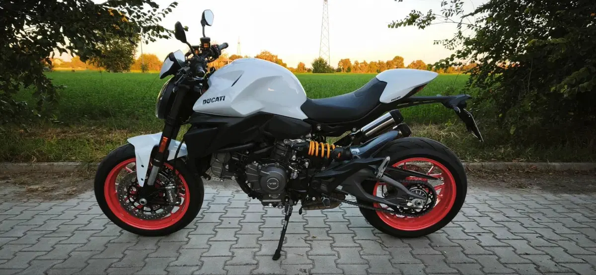 Ducati Monster 890 + (2026)