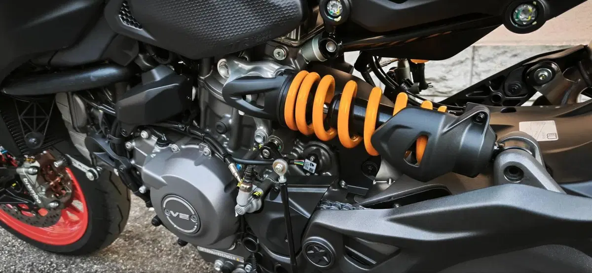 Ducati Monster 890 + (2026) (11)