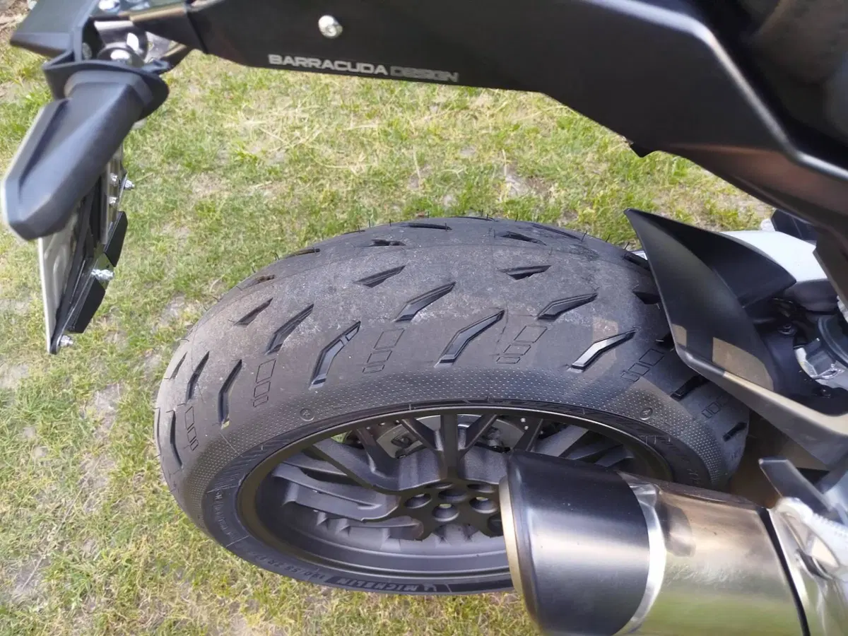 Honda CB 1000 R (2021 - 25) (4)