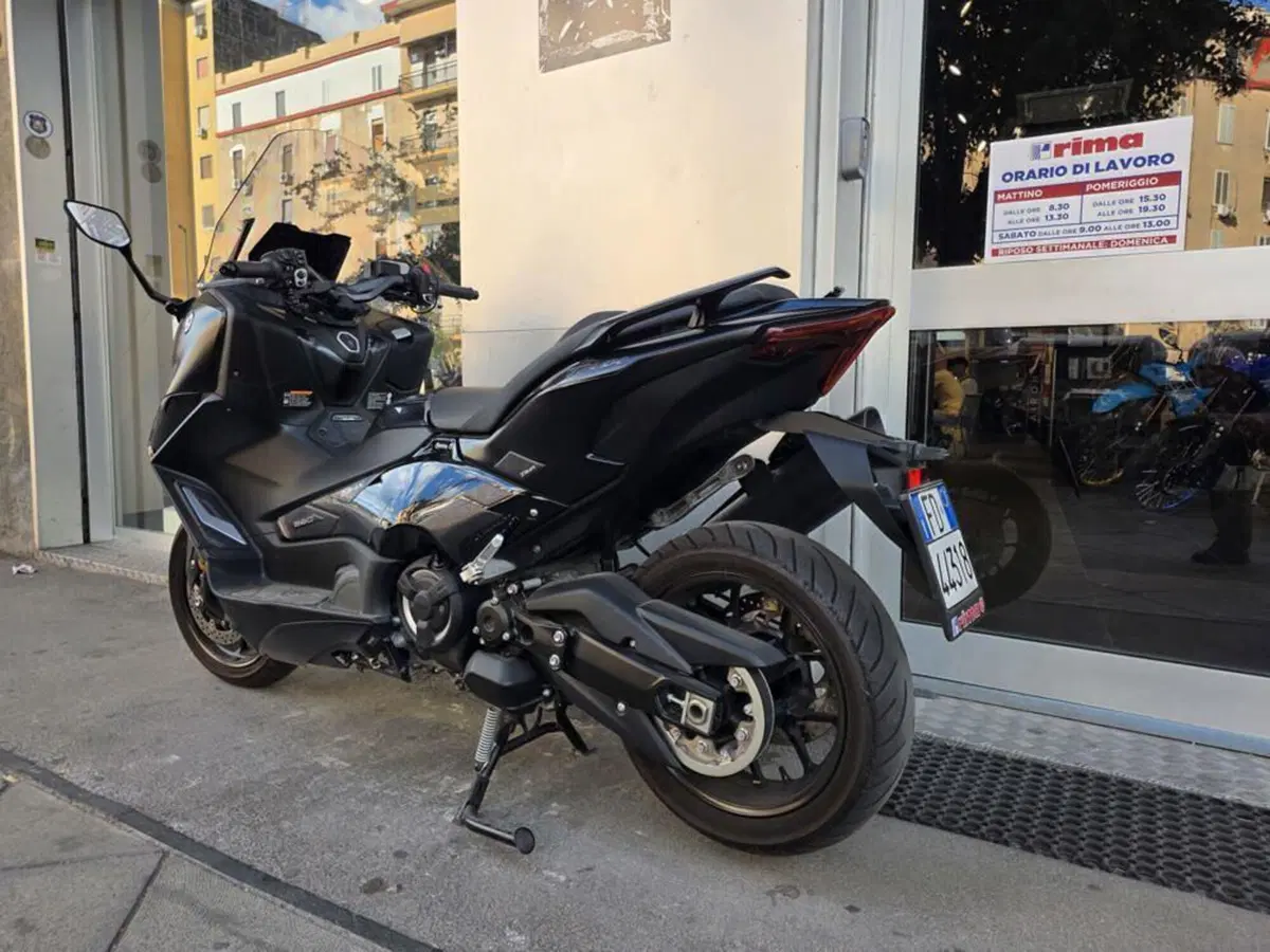 Yamaha T-Max 560 (2022 - 24) (4)