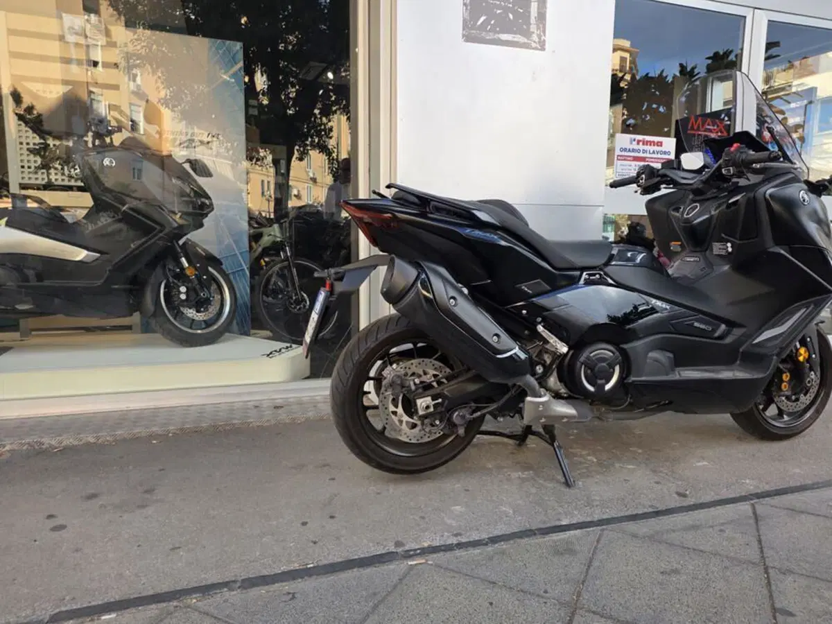 Yamaha T-Max 560 (2022 - 24) (3)