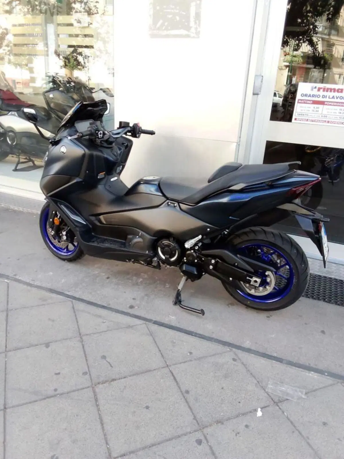 Yamaha T-Max 560 (2022 - 24) (3)