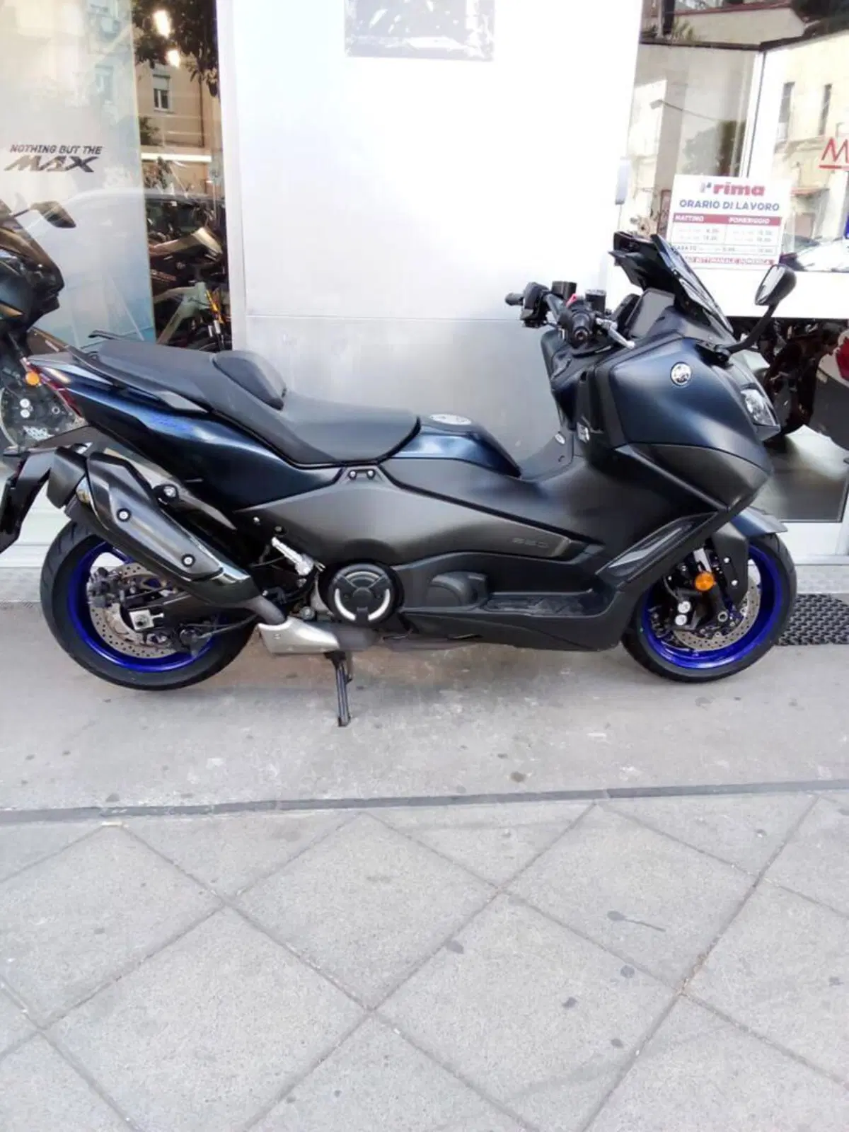 Yamaha T-Max 560 (2022 - 24) (4)