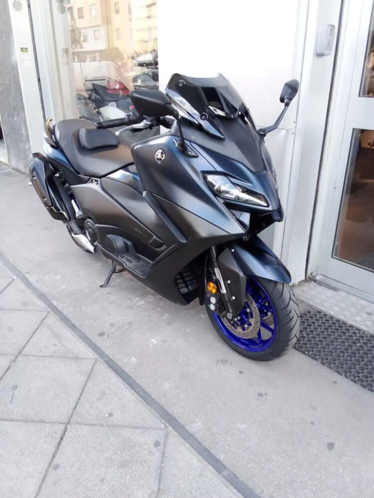 Yamaha T-Max 560 (2022 - 24) (8)
