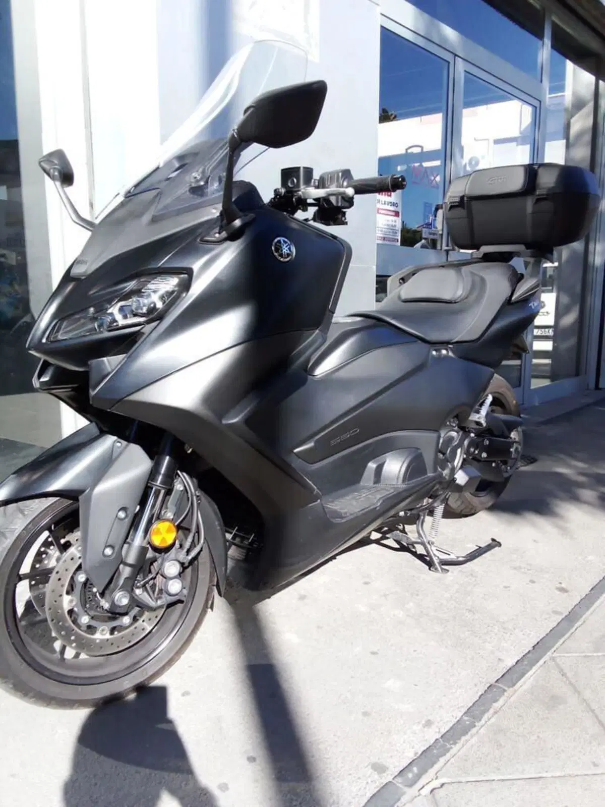 Yamaha T-Max 560 (2022 - 24) (4)