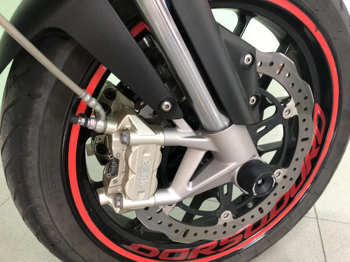 Aprilia Dorsoduro 750 (2009 - 14) (5)