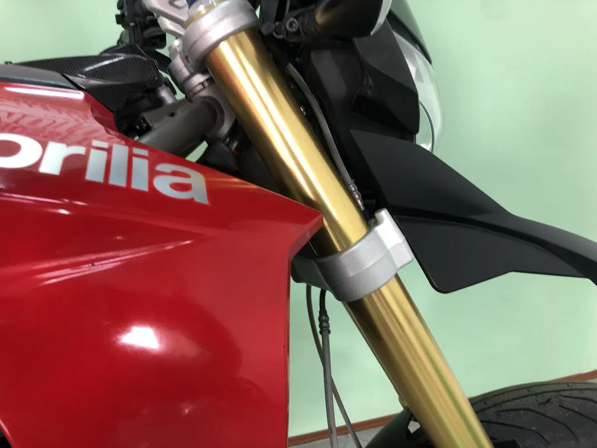 Aprilia Dorsoduro 750 (2009 - 14) (6)