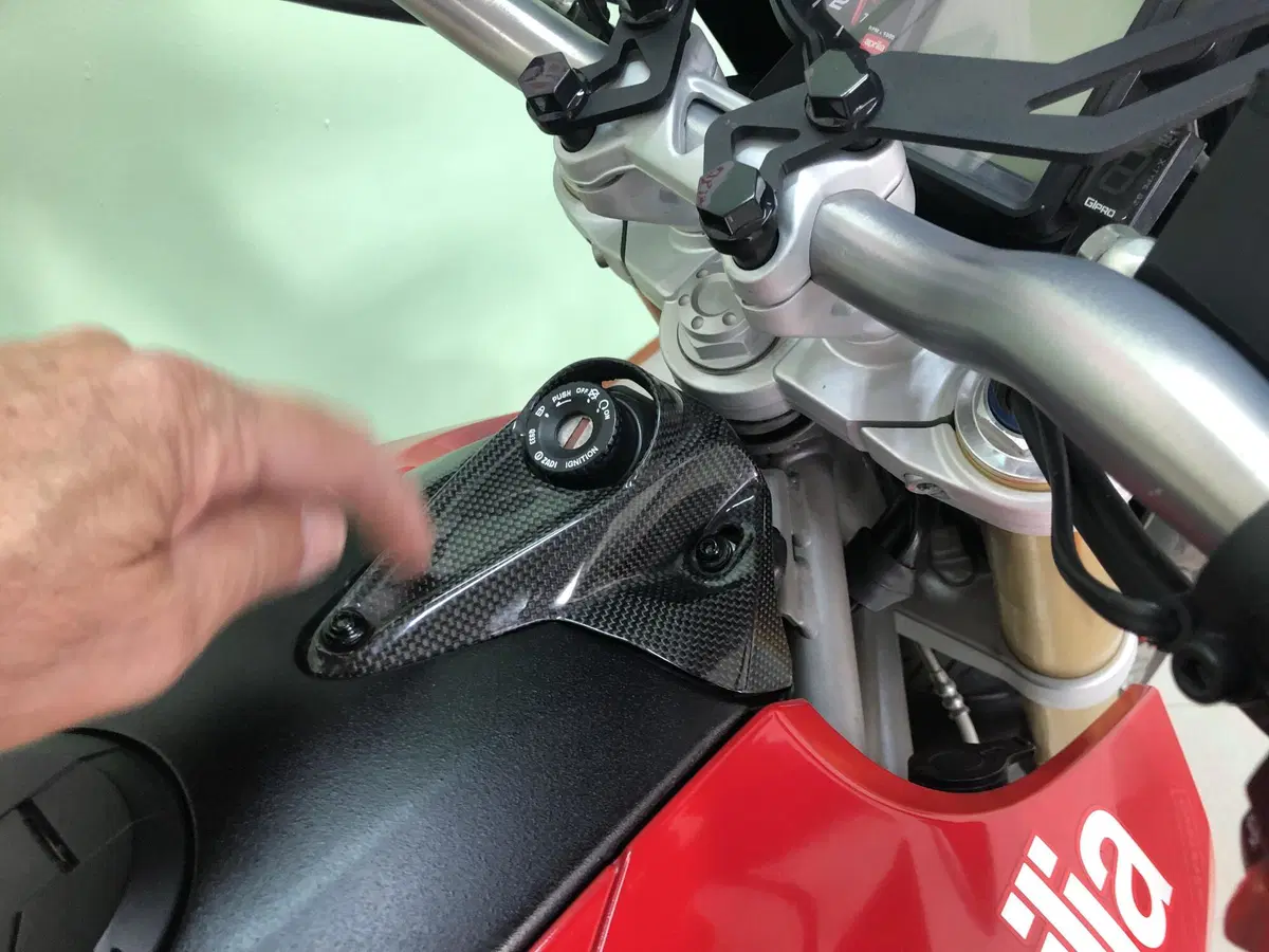 Aprilia Dorsoduro 750 (2009 - 14) (7)