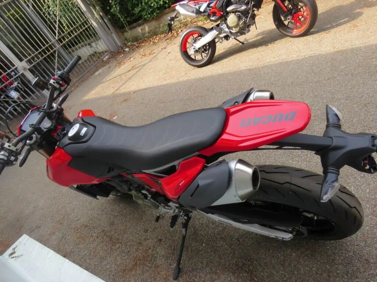 Ducati Hypermotard 698 Mono (2024 - 26) (5)