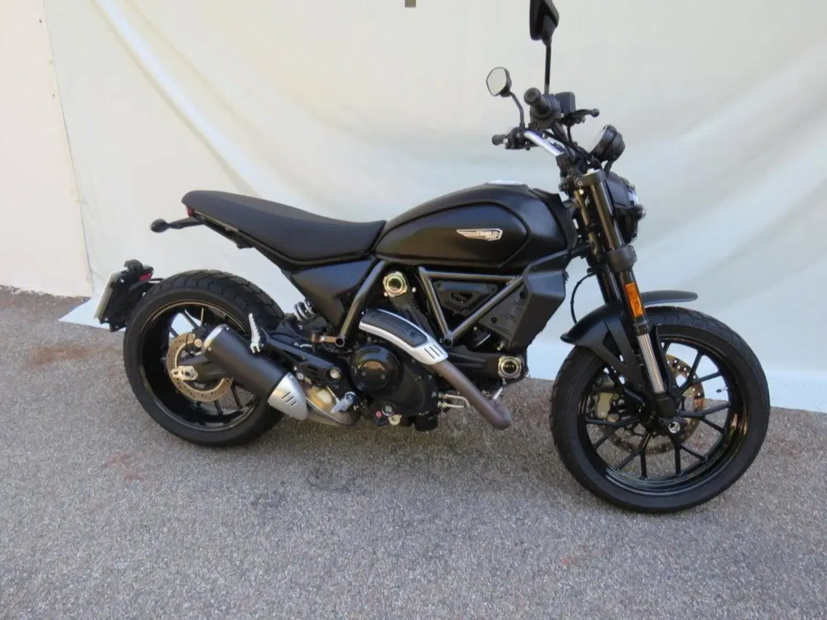 Ducati Scrambler 800 Icon Dark (2025 - 26) (2)