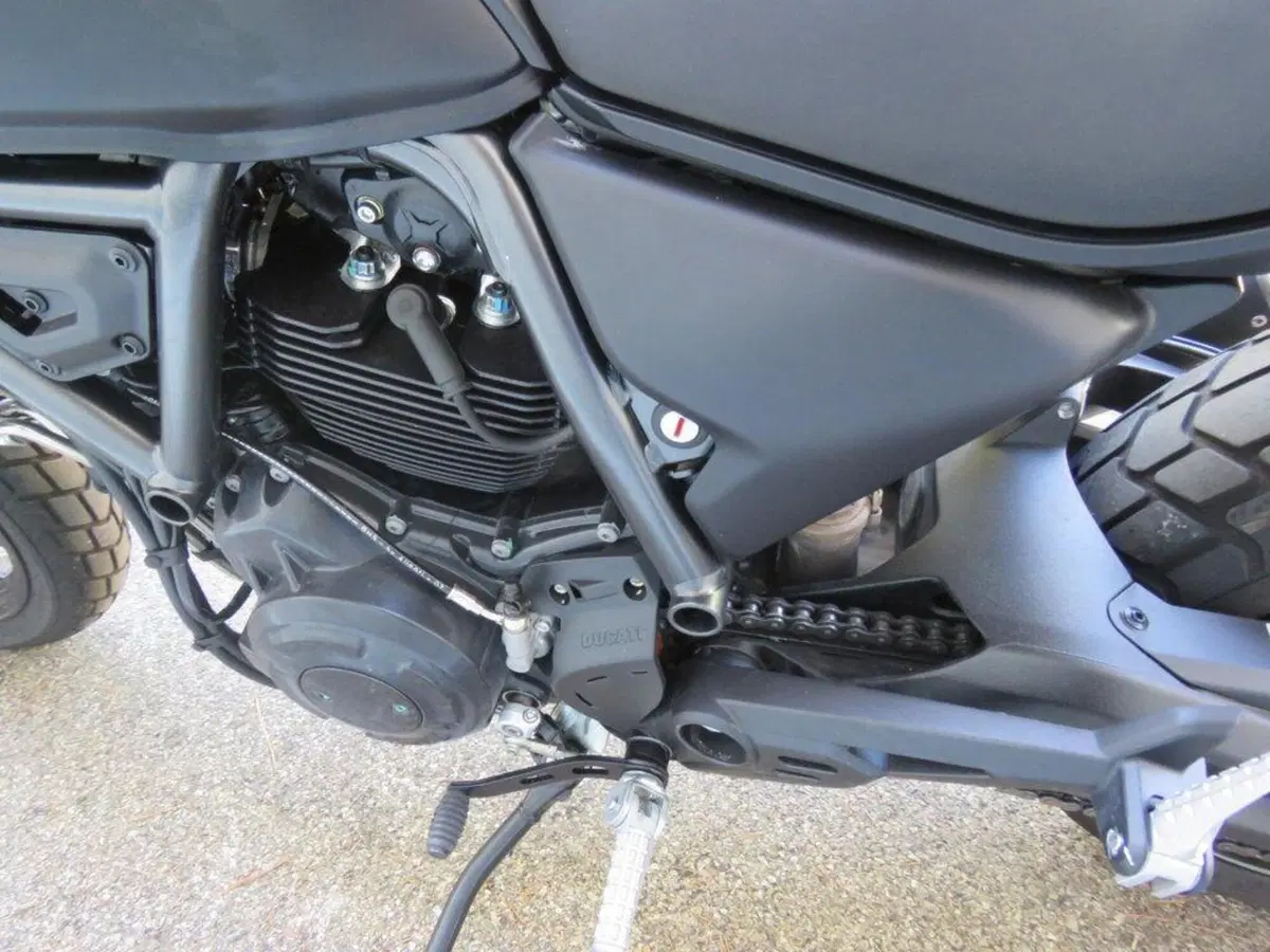 Ducati Scrambler 800 Icon Dark (2025 - 26) (14)
