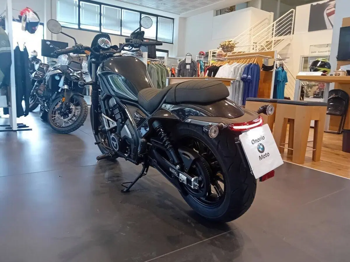 Moto Morini Calibro Bagger (2024 - 26) (6)