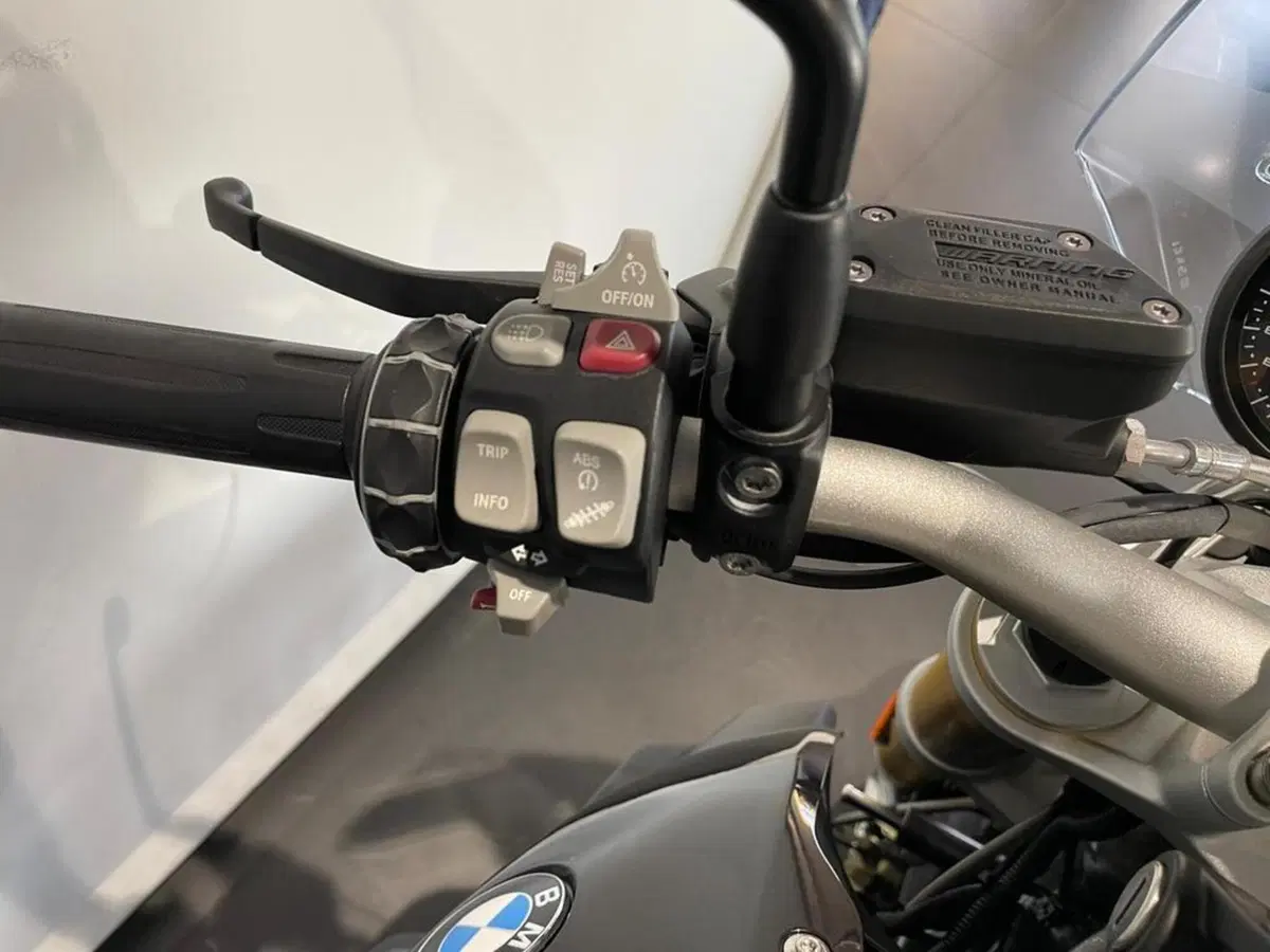 Bmw R 1200 R Black Edition (2017 - 18) (5)