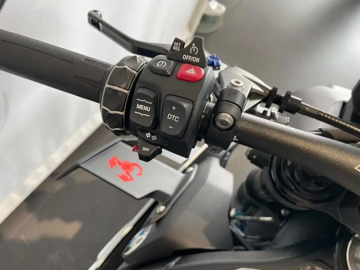 Bmw M 1000 R (2025 - 27) (5)