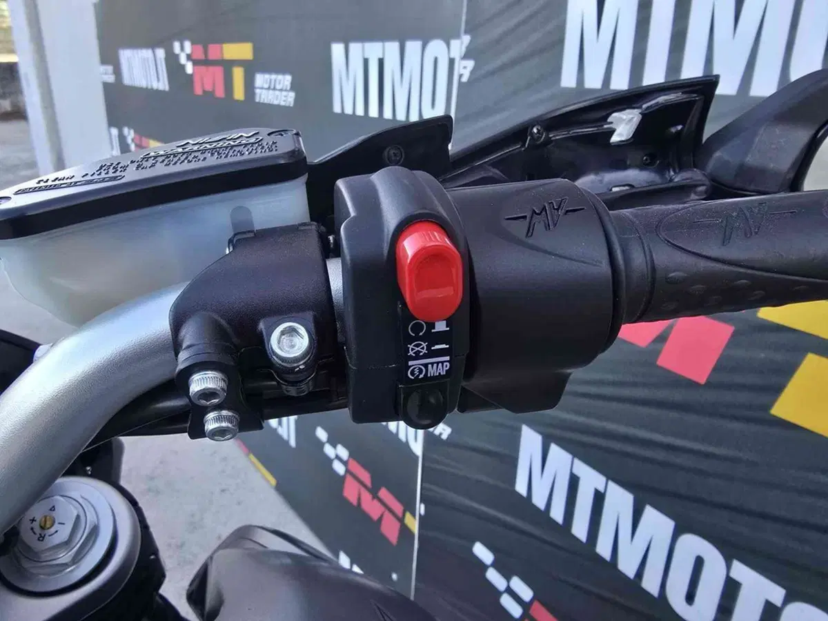MV Agusta Rivale 800 EAS ABS (2013 - 17) (20)