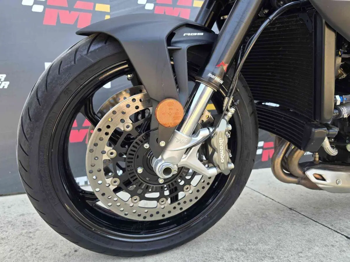 MV Agusta Brutale 800 Rosso (2021 - 23) (3)