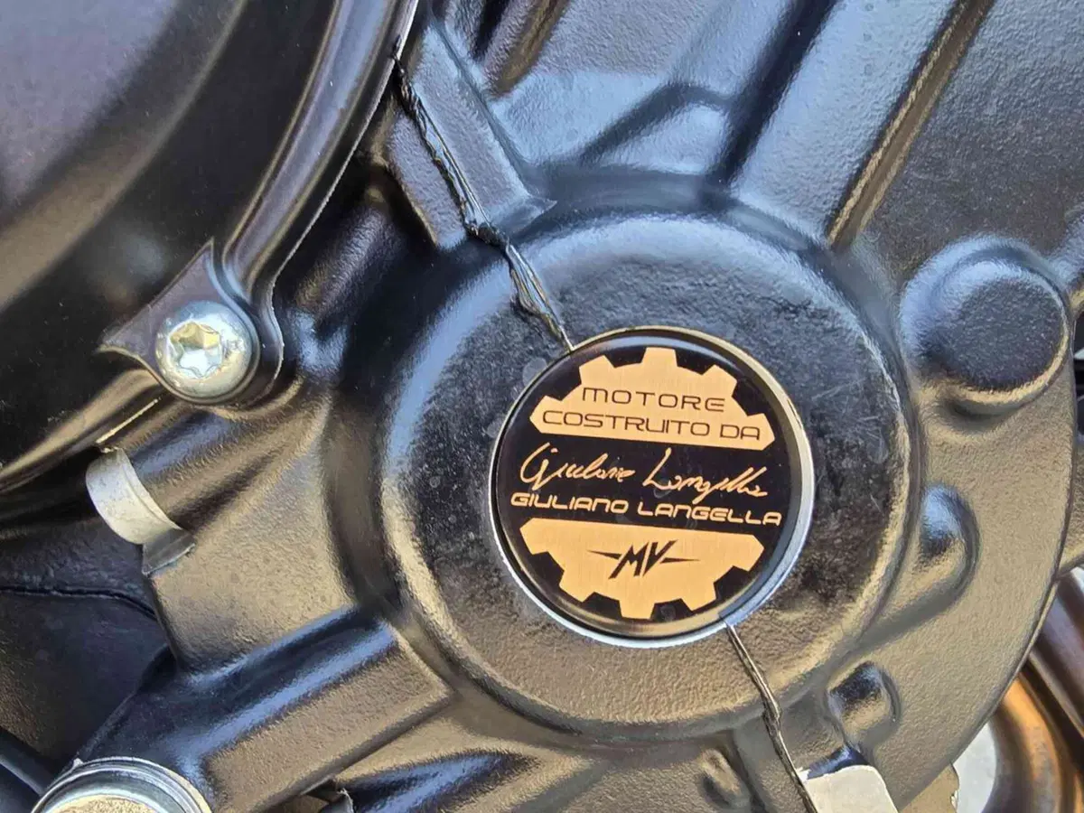 MV Agusta Brutale 800 Rosso (2021 - 23) (9)