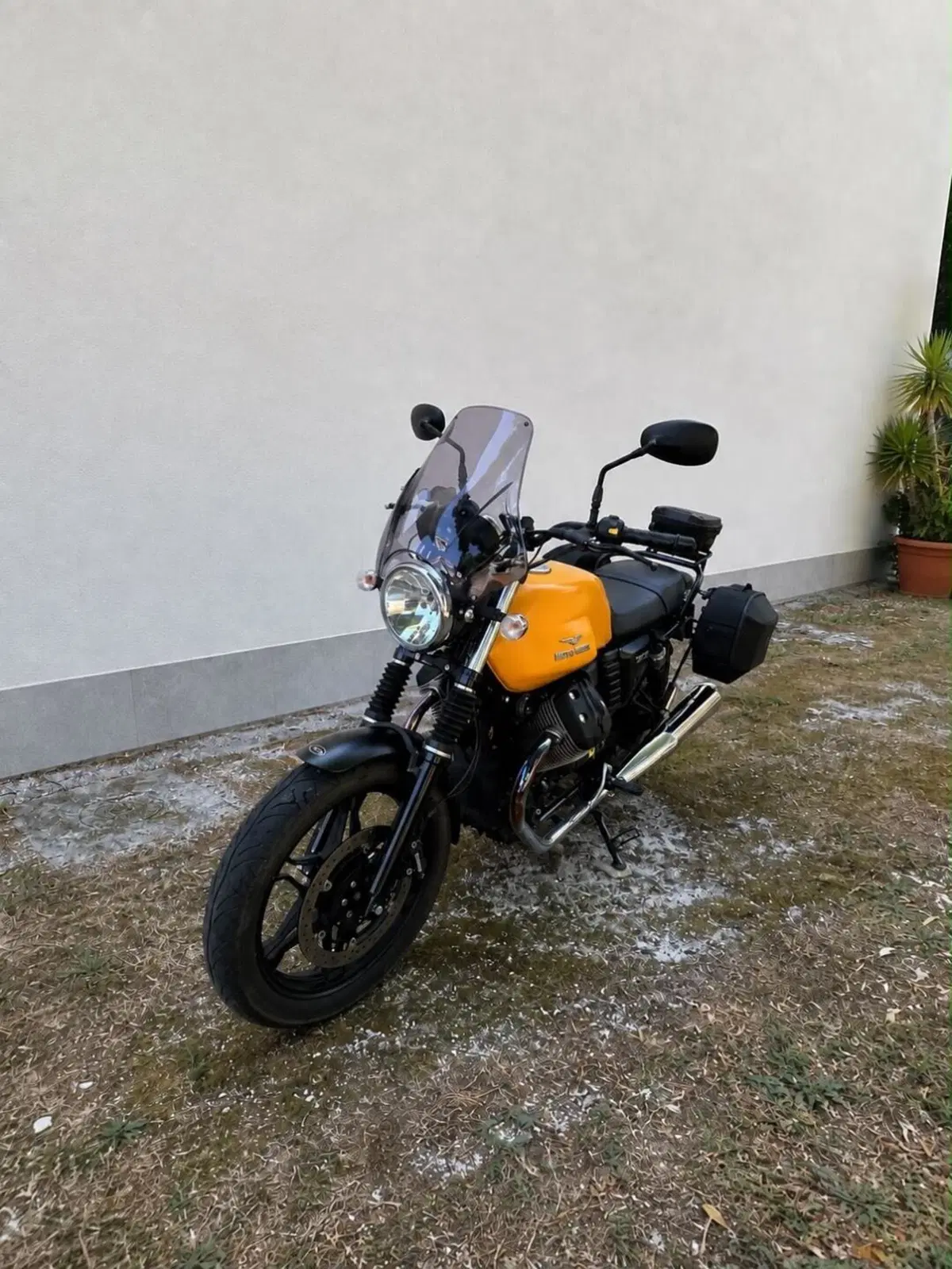 Moto Guzzi V7 II Stone (2015 - 17)