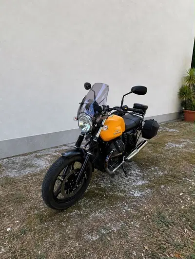 Moto Guzzi V7 II Stone (2015 - 17) usata