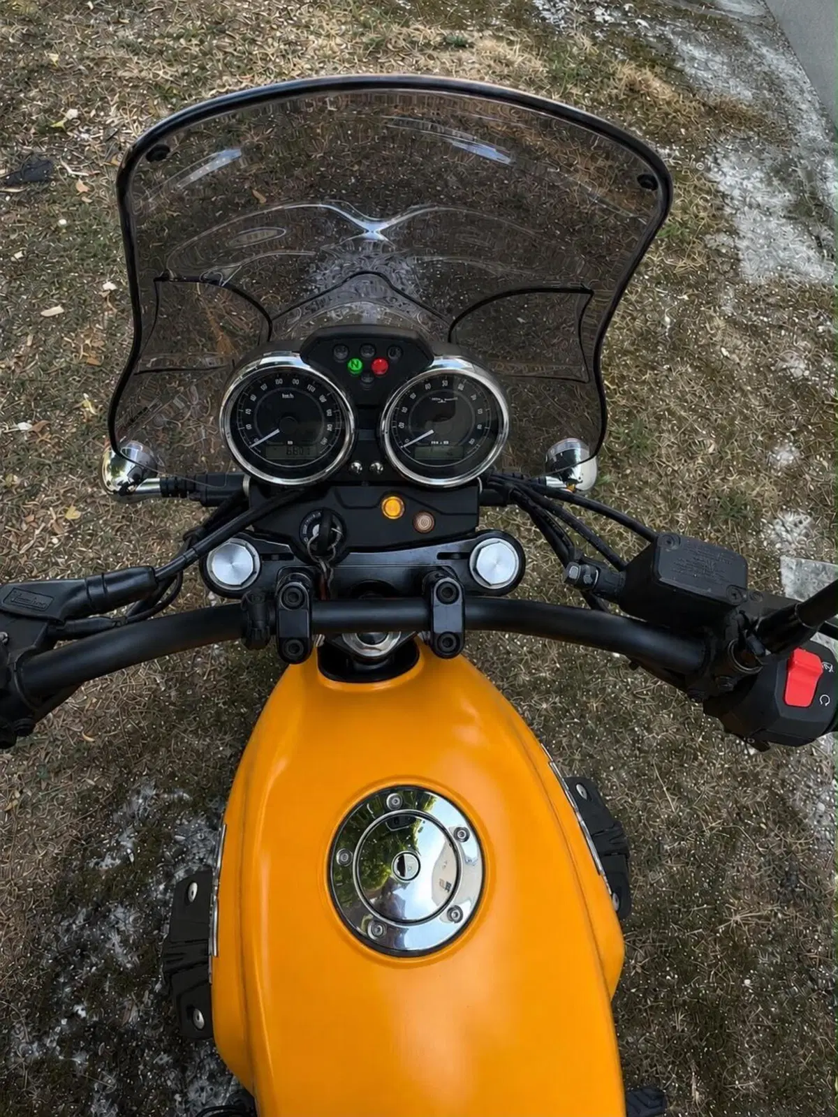 Moto Guzzi V7 II Stone (2015 - 17) (3)