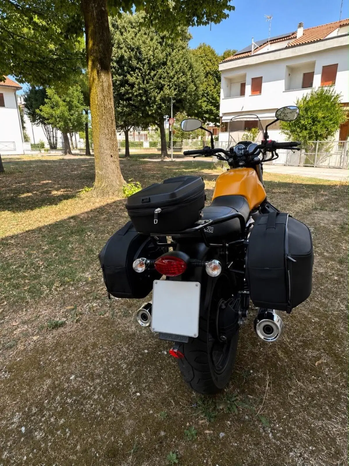 Moto Guzzi V7 II Stone (2015 - 17) (4)