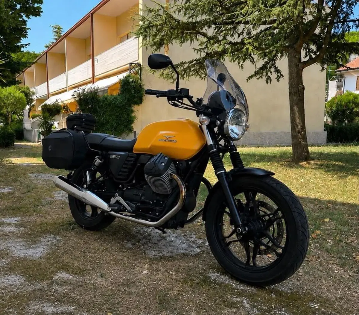 Moto Guzzi V7 II Stone (2015 - 17) (8)