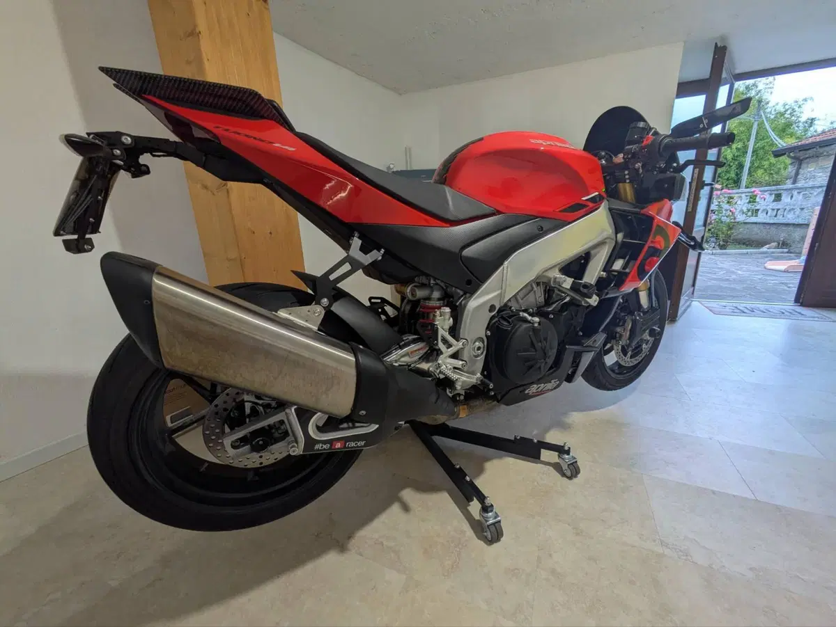 Aprilia Tuono V4 (2021 - 24) (6)