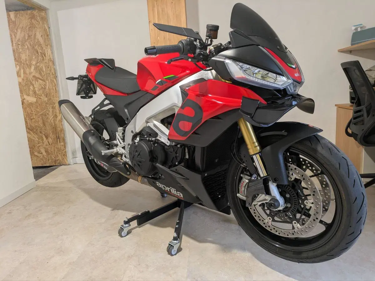Aprilia Tuono V4 (2021 - 24) (7)