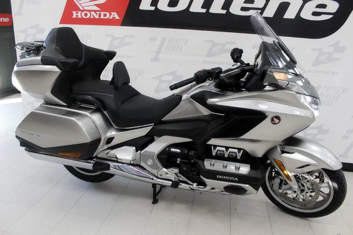 Honda GL 1800 Gold Wing Tour DCT & Airbag (2022 - 24) (3)