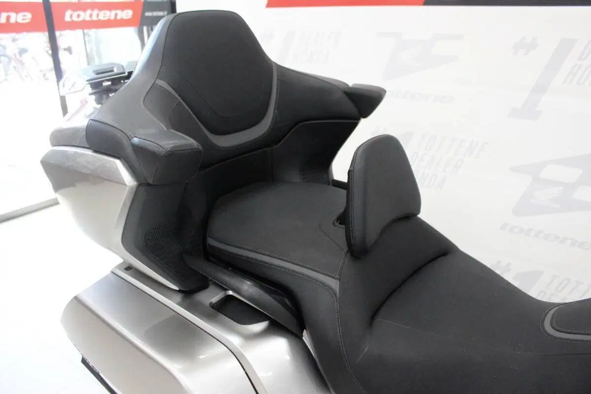 Honda GL 1800 Gold Wing Tour DCT & Airbag (2022 - 24) (5)