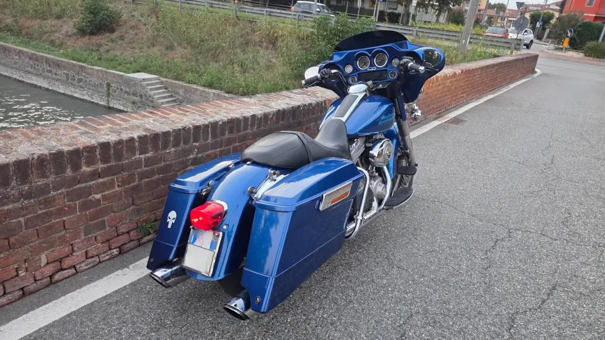 Harley-Davidson 1584 Electra Glide Standard (2008 - 10) - FLHT (2)