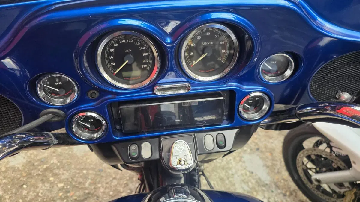 Harley-Davidson 1584 Electra Glide Standard (2008 - 10) - FLHT (10)