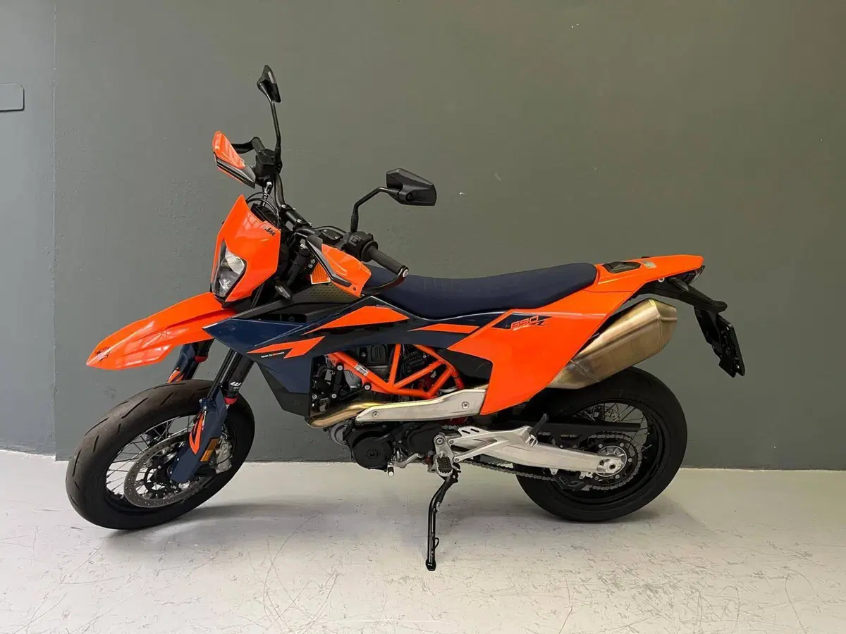 KTM 690 SMC R (2026)