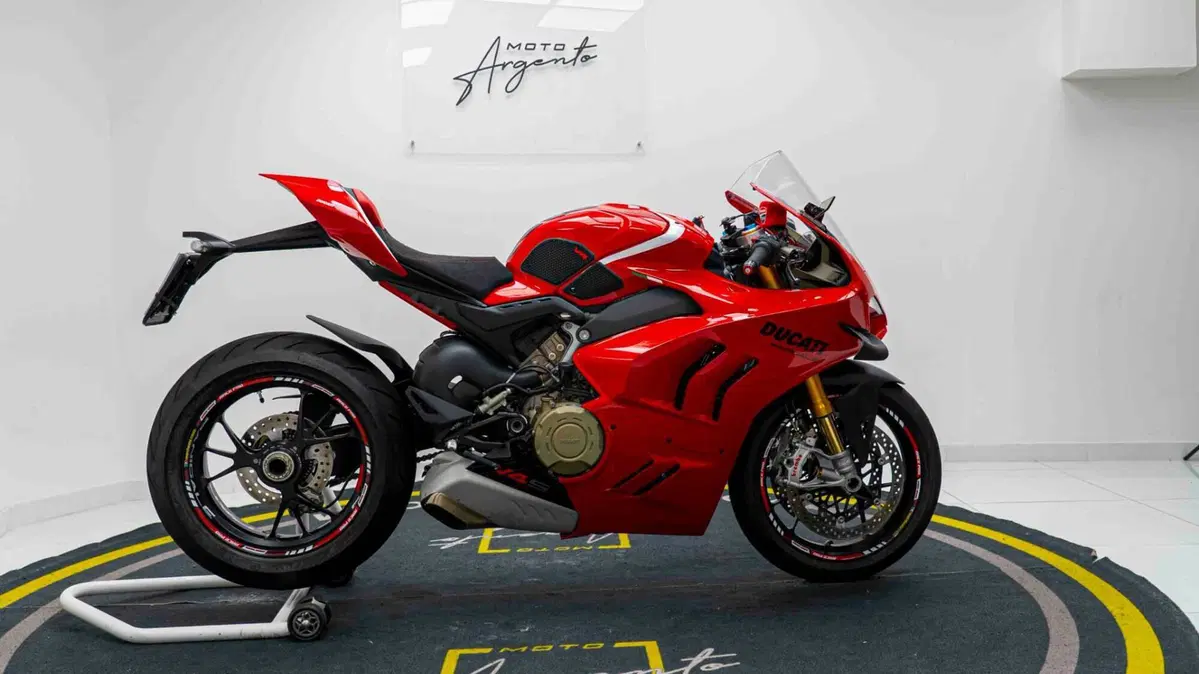 Ducati Panigale V4 S 1100 (2021) (4)
