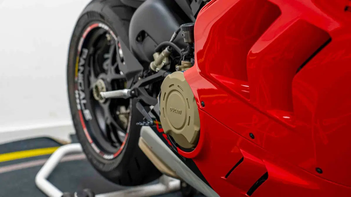 Ducati Panigale V4 S 1100 (2021) (16)