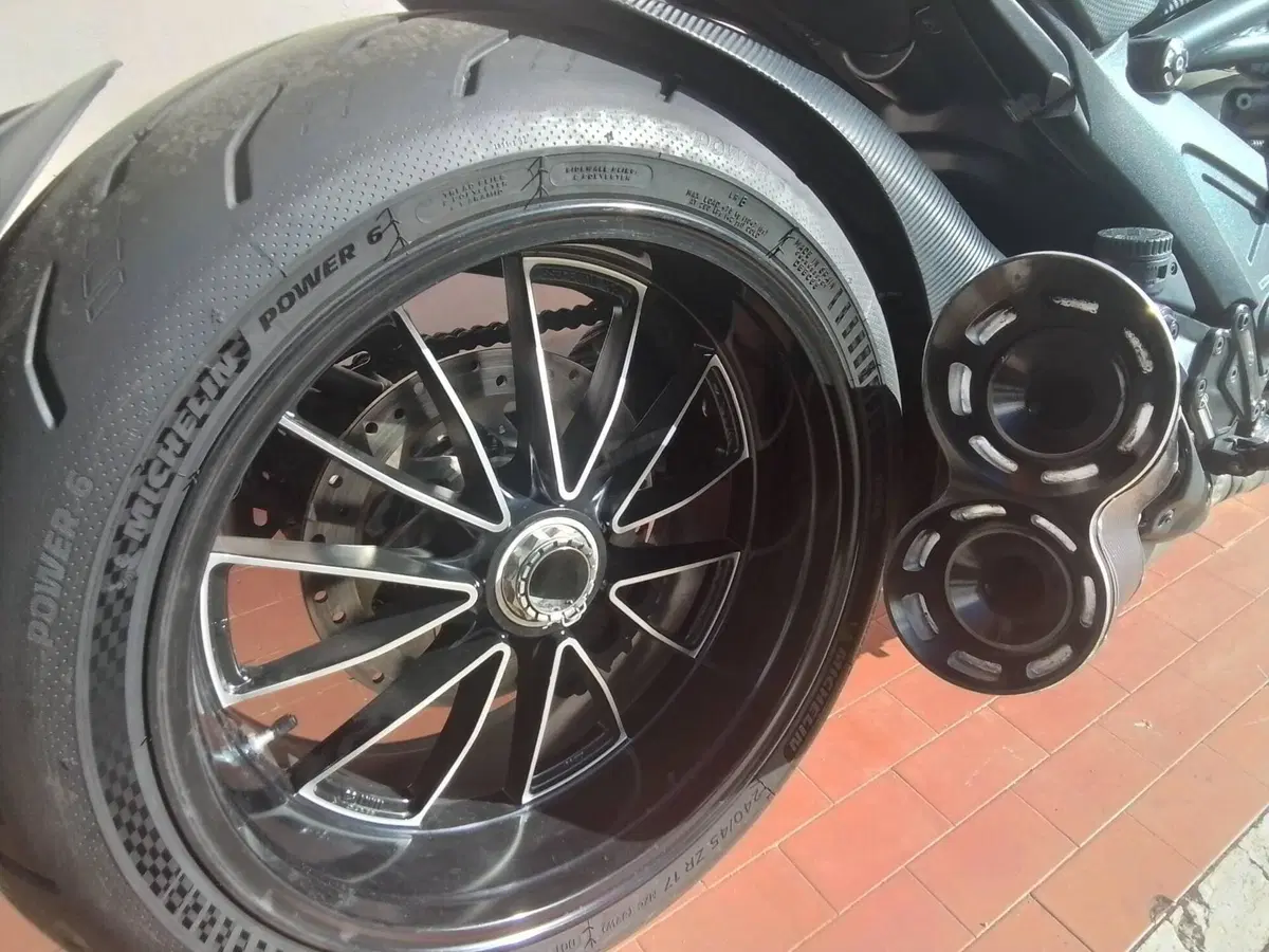 Ducati Diavel 1200 (2014 - 16) (9)