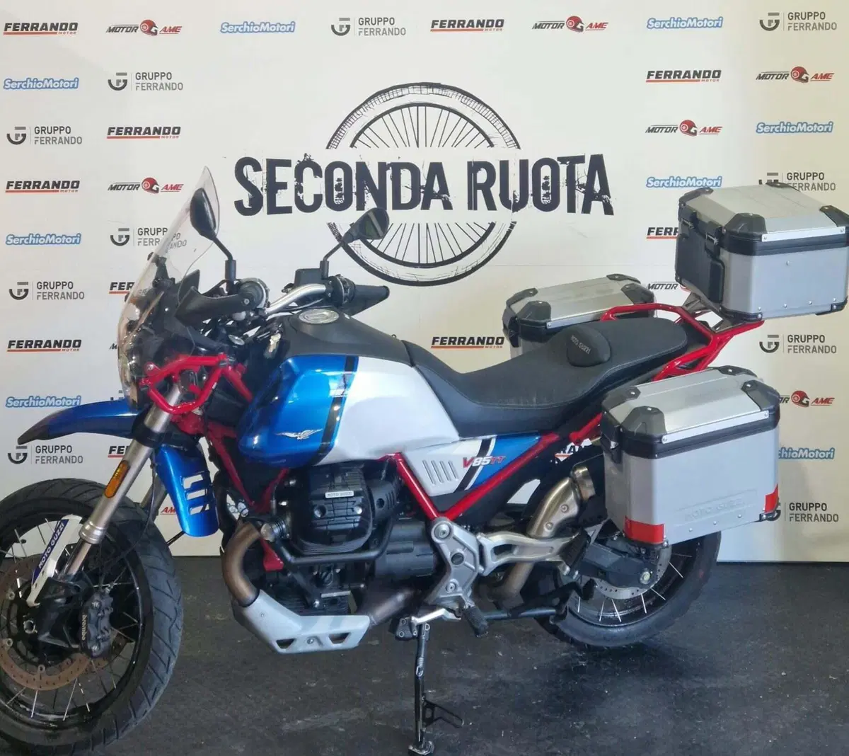 Moto Guzzi V85 TT Evocative Graphics (2021 - 23) (3)