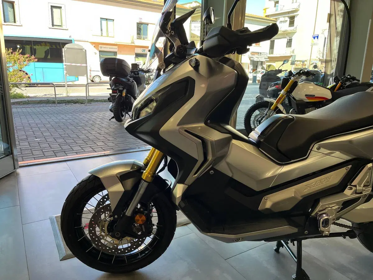 Honda X-ADV 750 (2017) (9)