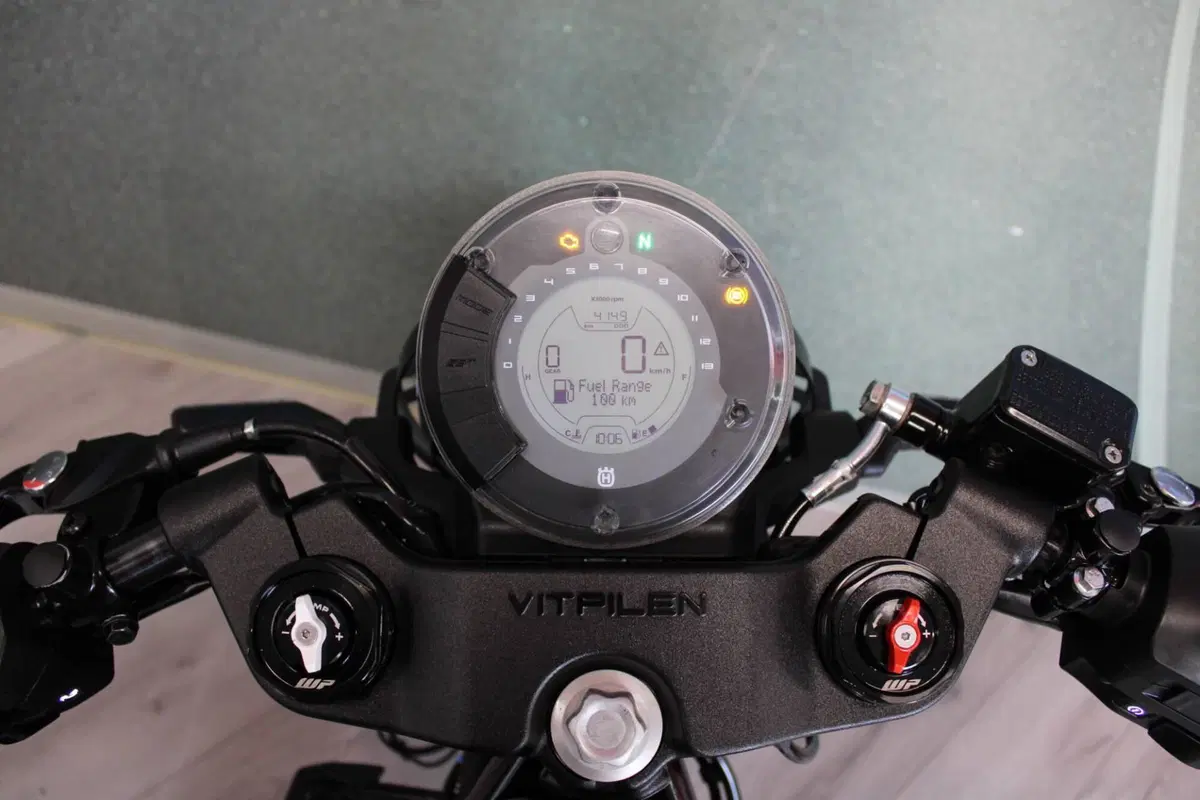 Husqvarna Vitpilen 401 (2021 - 23) (6)