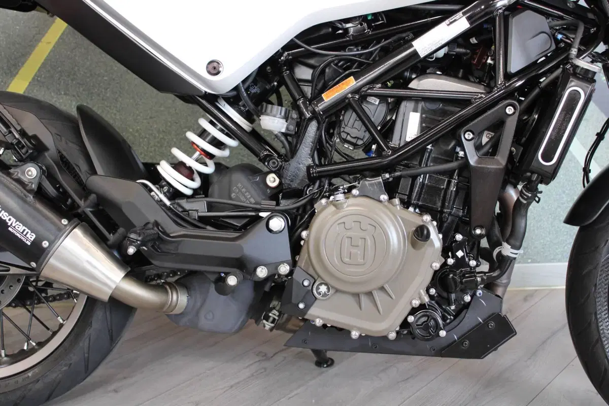Husqvarna Vitpilen 401 (2021 - 23) (14)